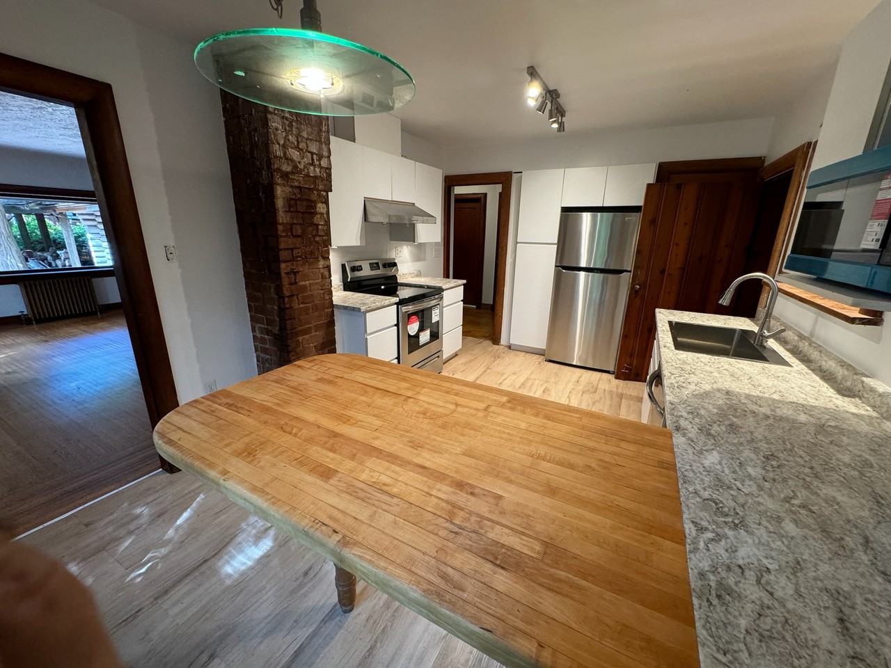 522 Duchess Avenue - Photo 5 of 19
