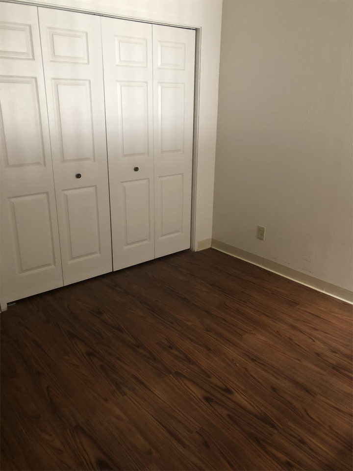Campus Apts - Photo 6 of 7