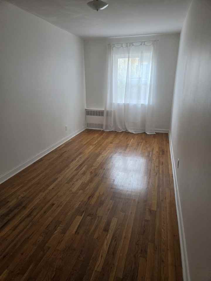 1669 East 9th Street #1 - Photo 4 of 8