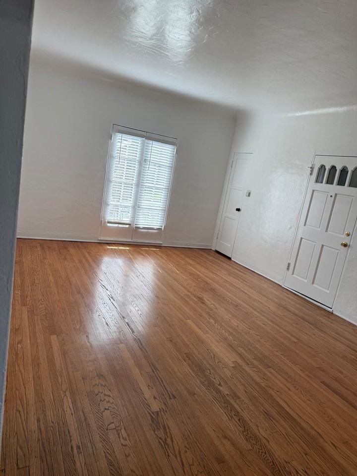 4333 Garthwaite Ave. - Photo 3 of 11
