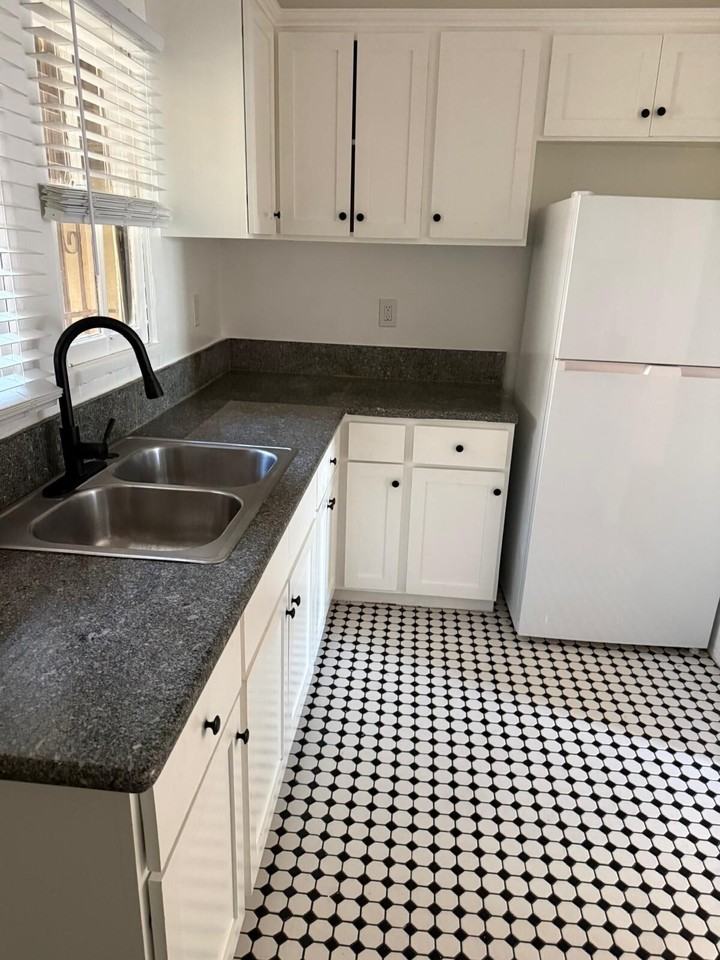 4333 Garthwaite Ave. - Photo 4 of 11