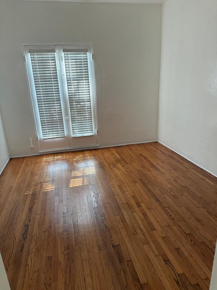 4333 Garthwaite Ave. - Photo 6 of 11