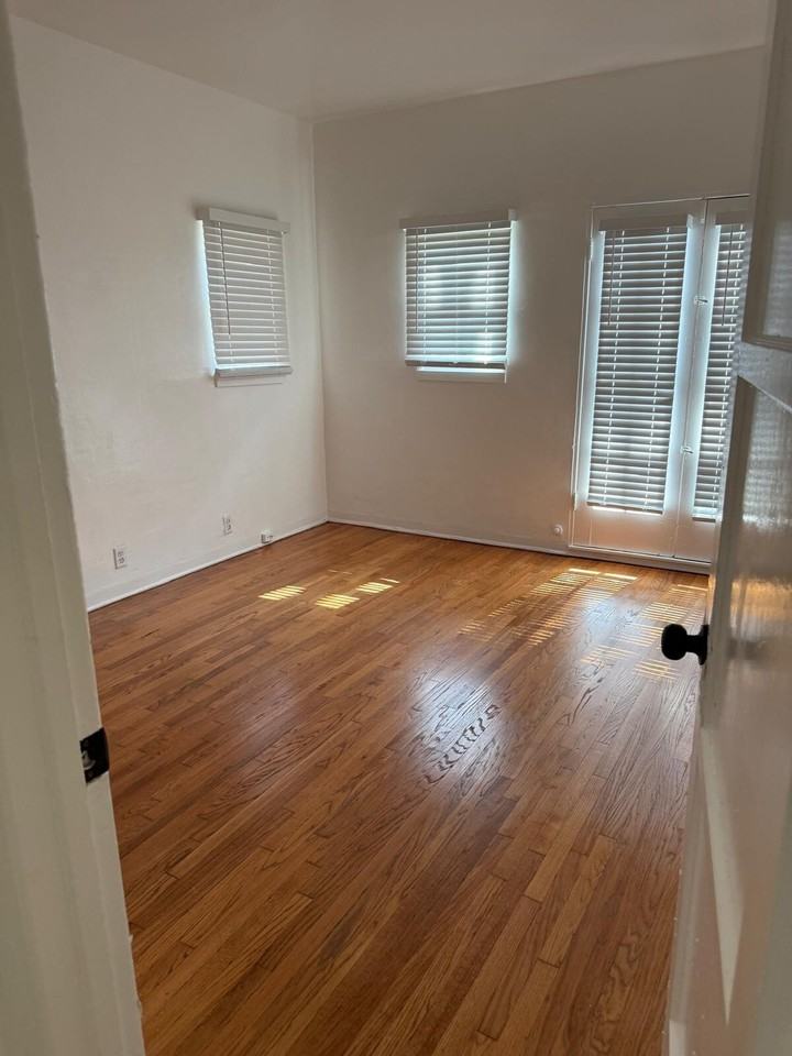 4333 Garthwaite Ave. - Photo 7 of 11