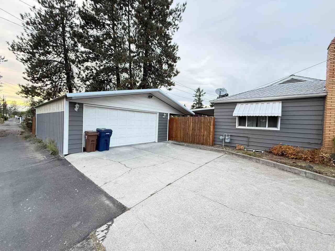 5817 N Washington St - Photo 2 of 33