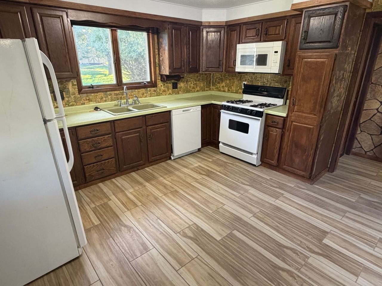 1507 E Wausau Ave - Photo 2 of 25