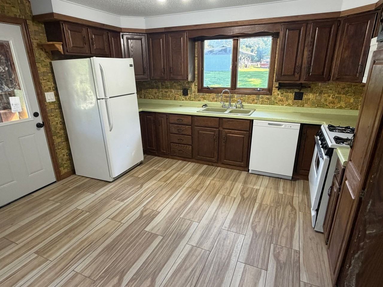 1507 E Wausau Ave - Photo 3 of 25