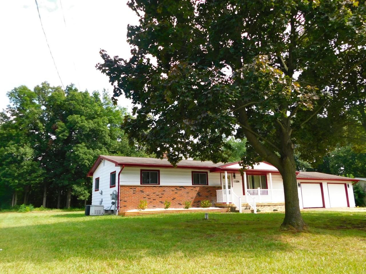 11354 Berkshire Dr - Photo 2 of 17