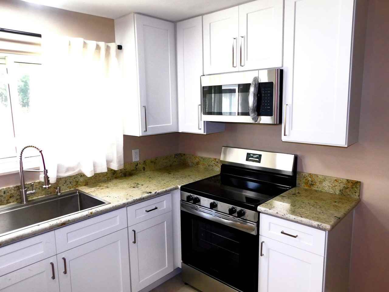 11354 Berkshire Dr - Photo 4 of 17