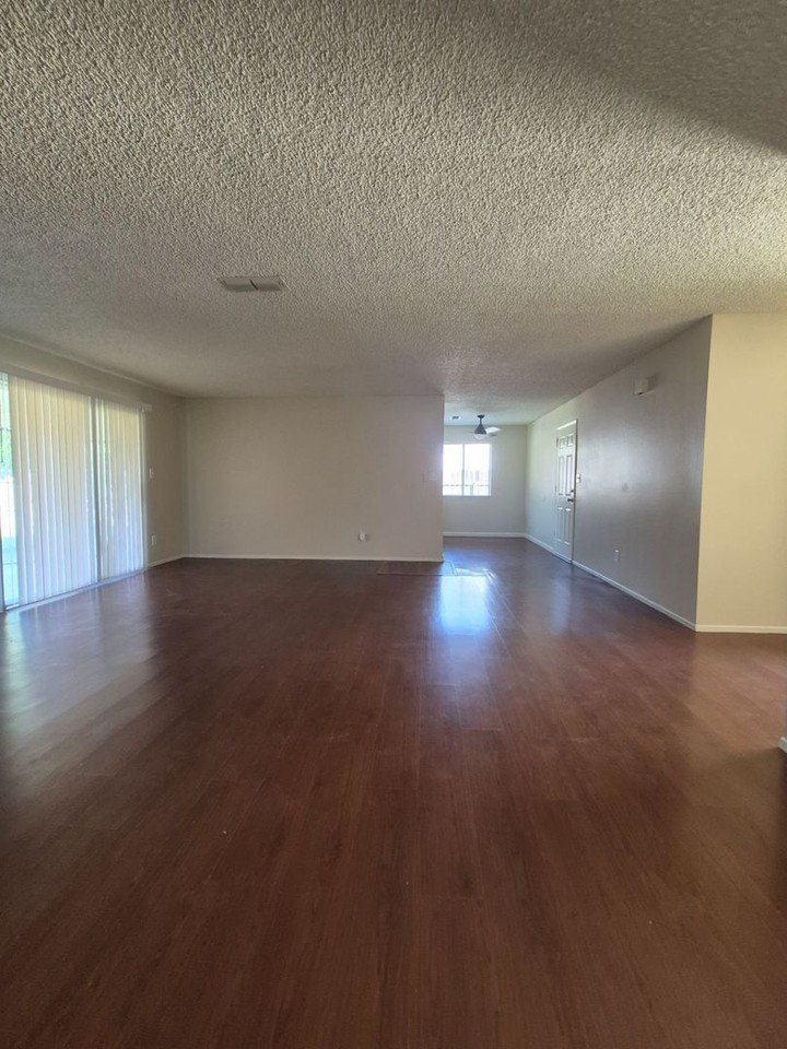 7338 Hayward Dr - Photo 2 of 21