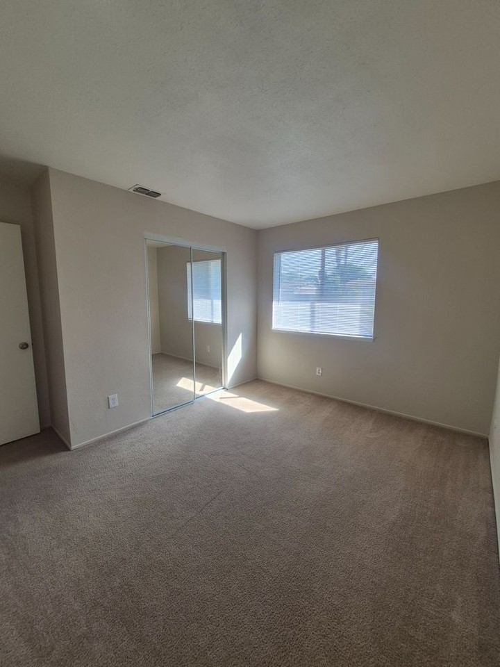7338 Hayward Dr - Photo 3 of 21