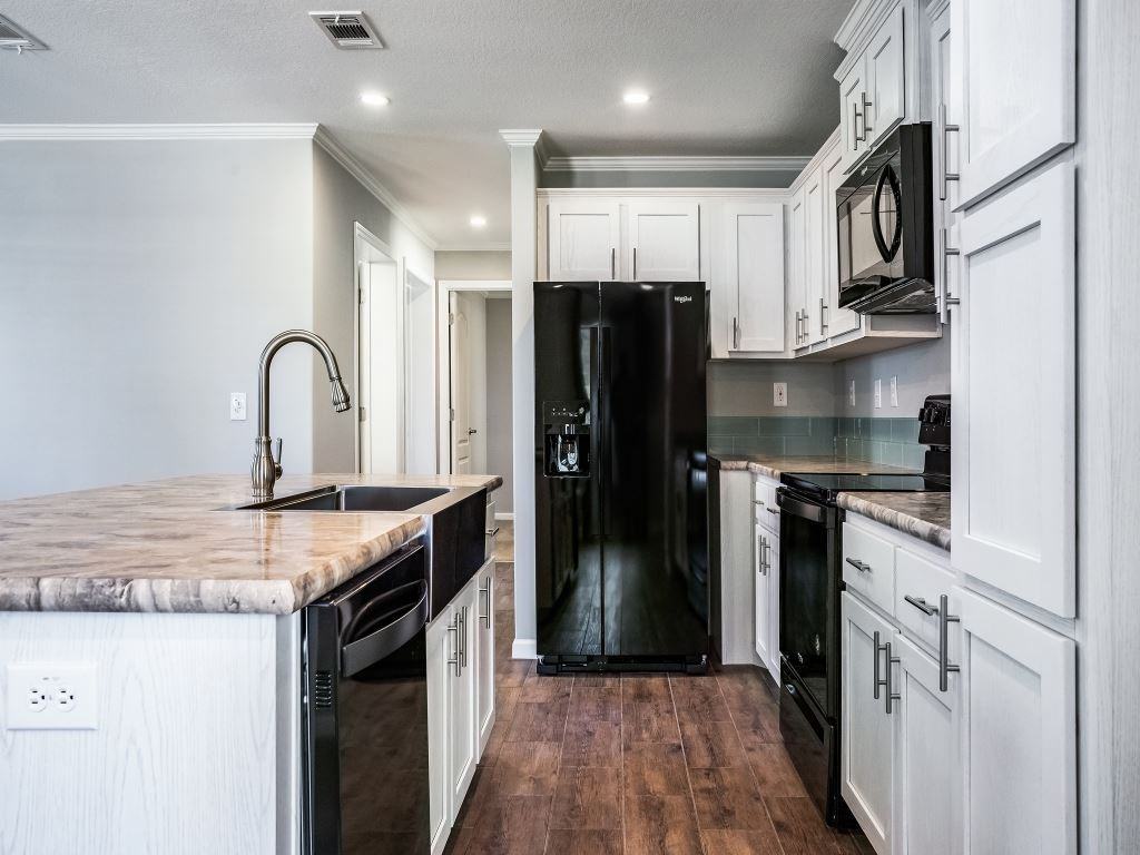 9052 Allen Cir - Photo 4 of 23