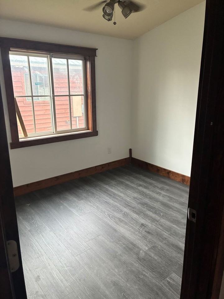 102 East Highland - Photo 4 of 29