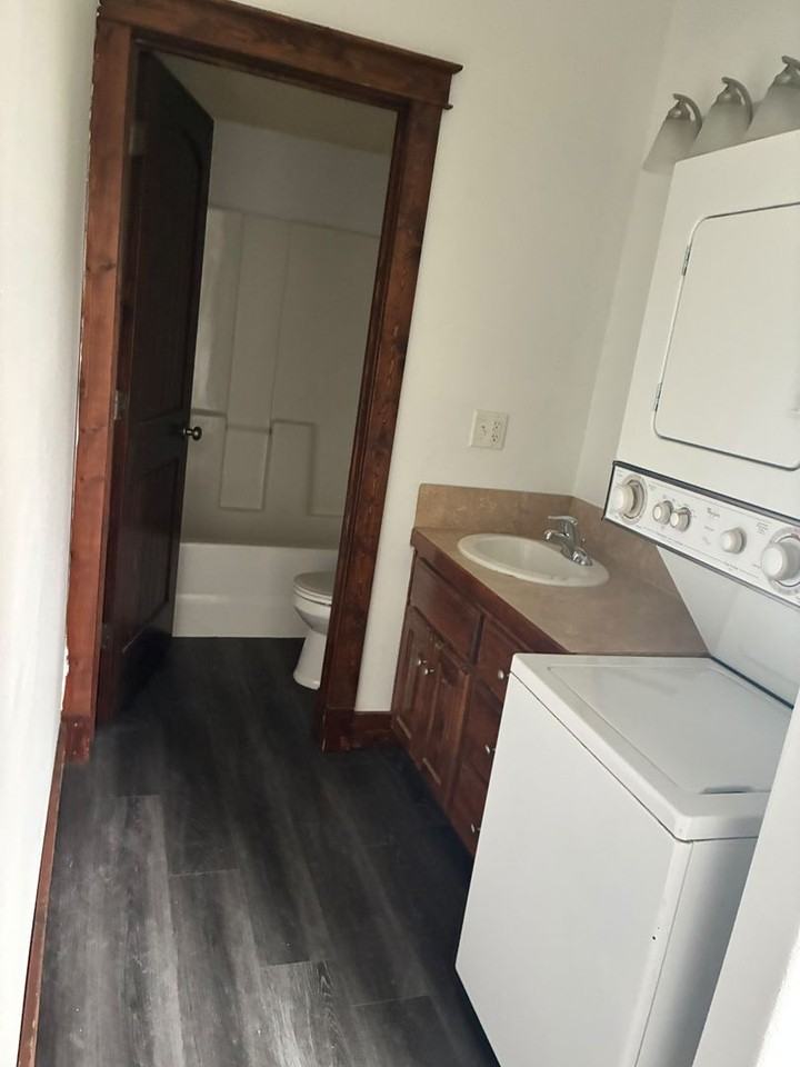 102 East Highland - Photo 5 of 29