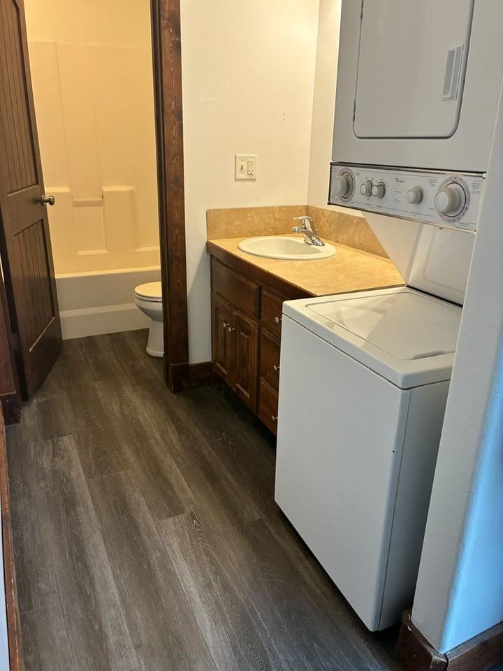 102 East Highland - Photo 7 of 29