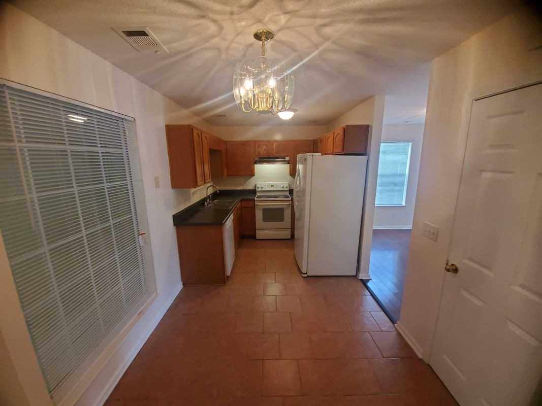 115 Silverton Rd - Photo 7 of 13