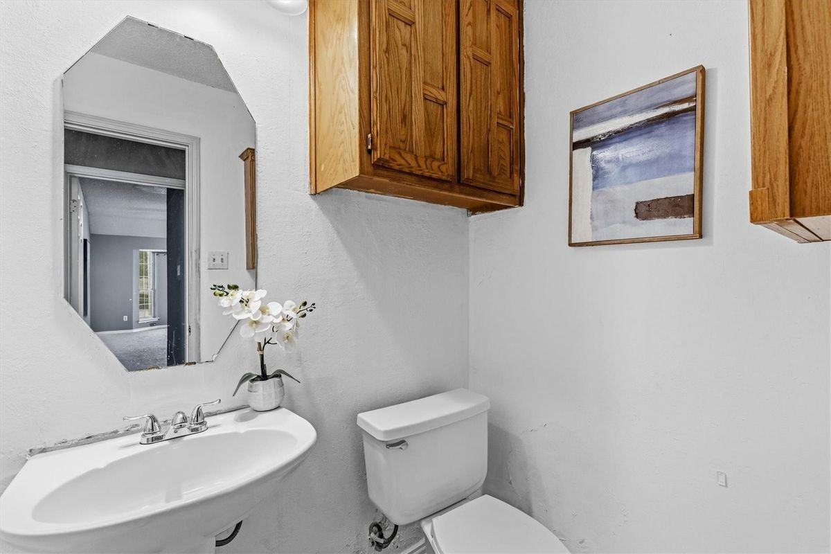 2324 Boardwalk Dr - Photo 2 of 21
