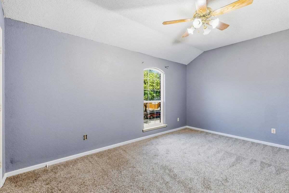 2324 Boardwalk Dr - Photo 5 of 21