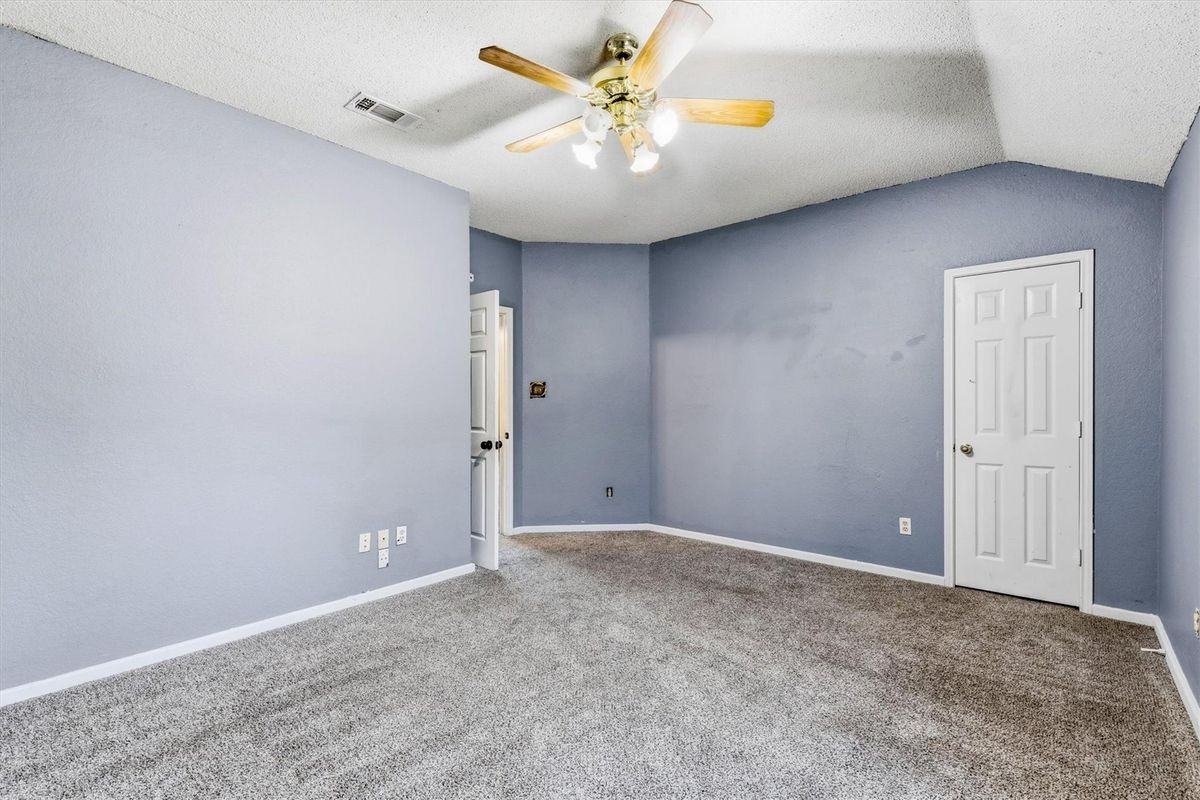 2324 Boardwalk Dr - Photo 6 of 21