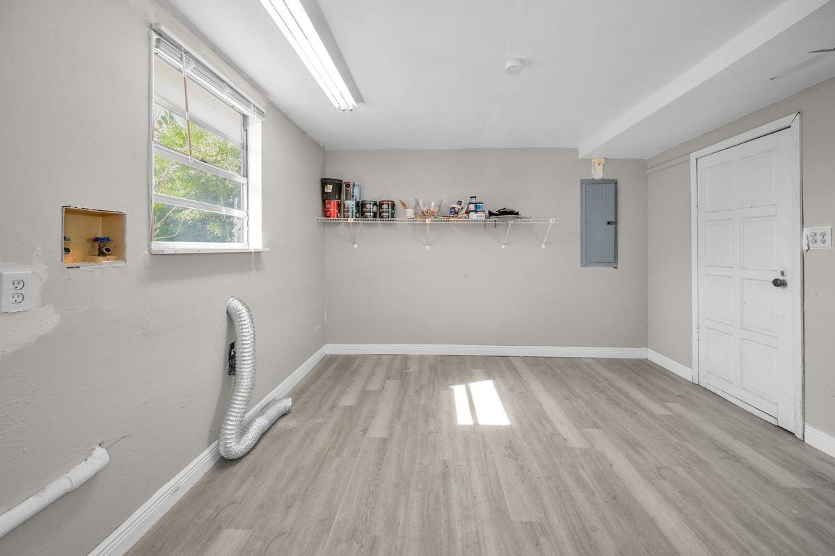 2476 Coronado Way - Photo 3 of 11