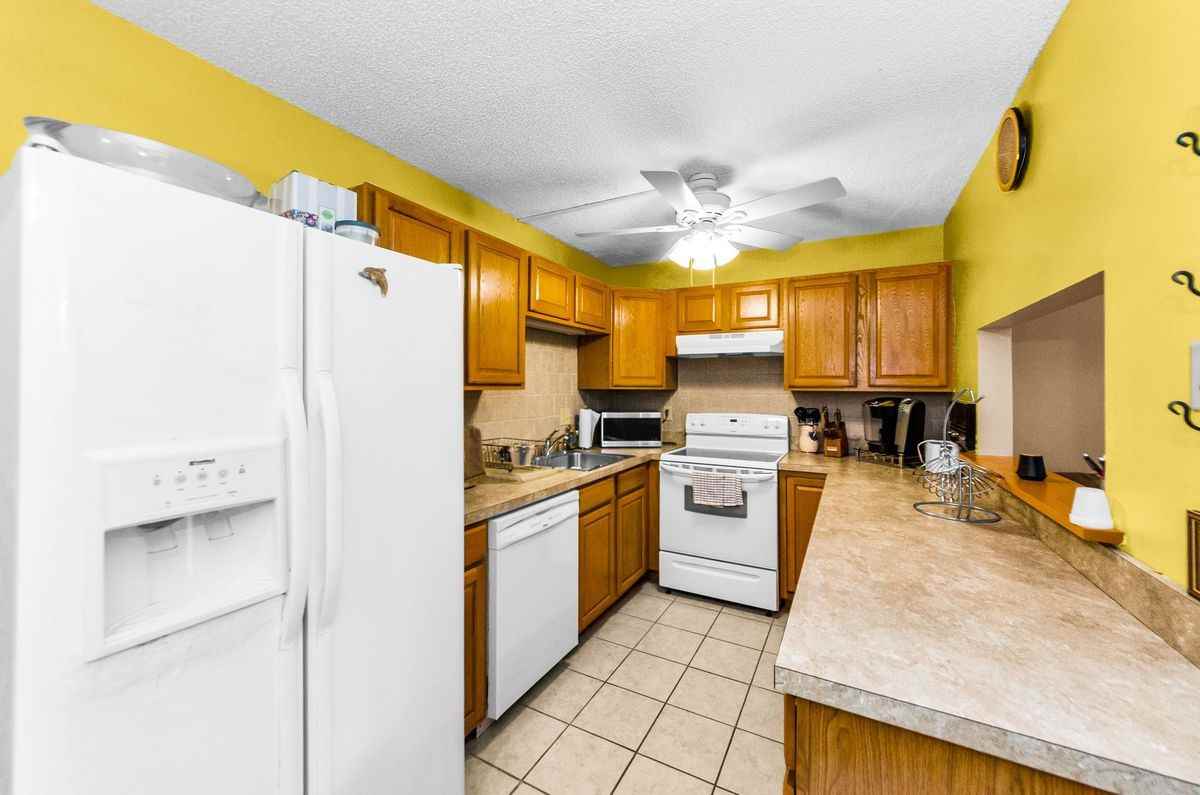 2575 Pine Ridge Way S ##E1 - Photo 2 of 5