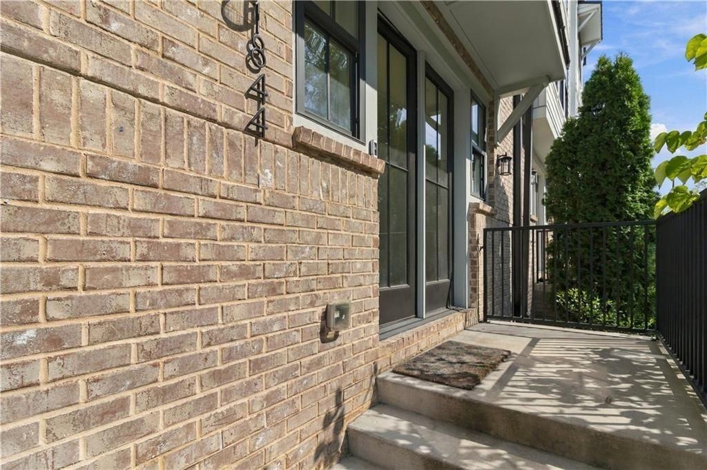 1844 Gotham Ln Ne - Photo 4 of 32