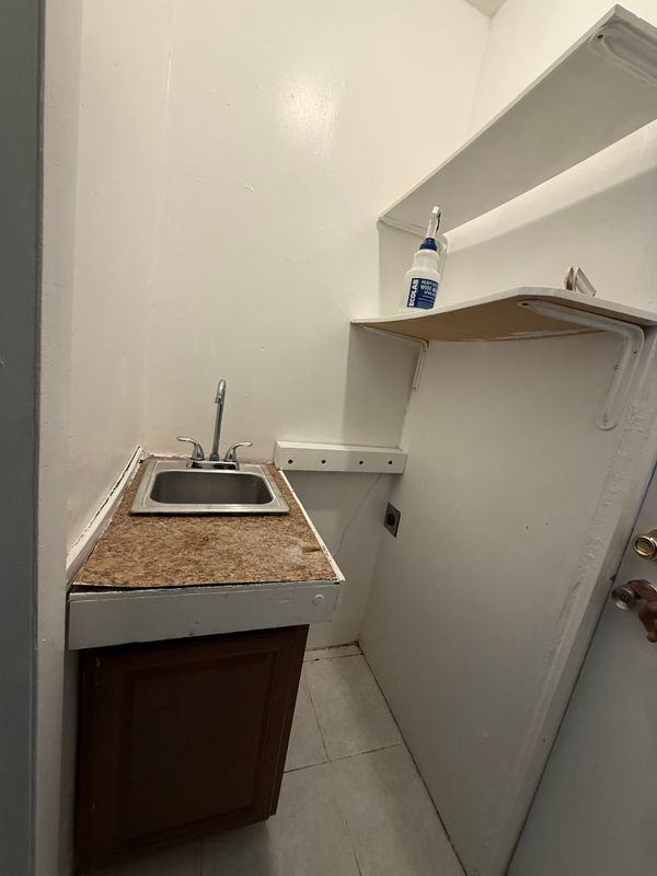 6211 Nw 18th Pl - Photo 3 of 9