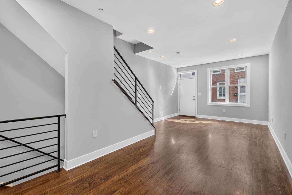 1227 Peters St - Photo 3 of 15