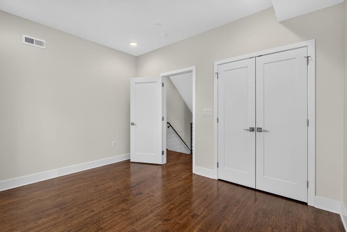 1227 Peters St - Photo 5 of 15