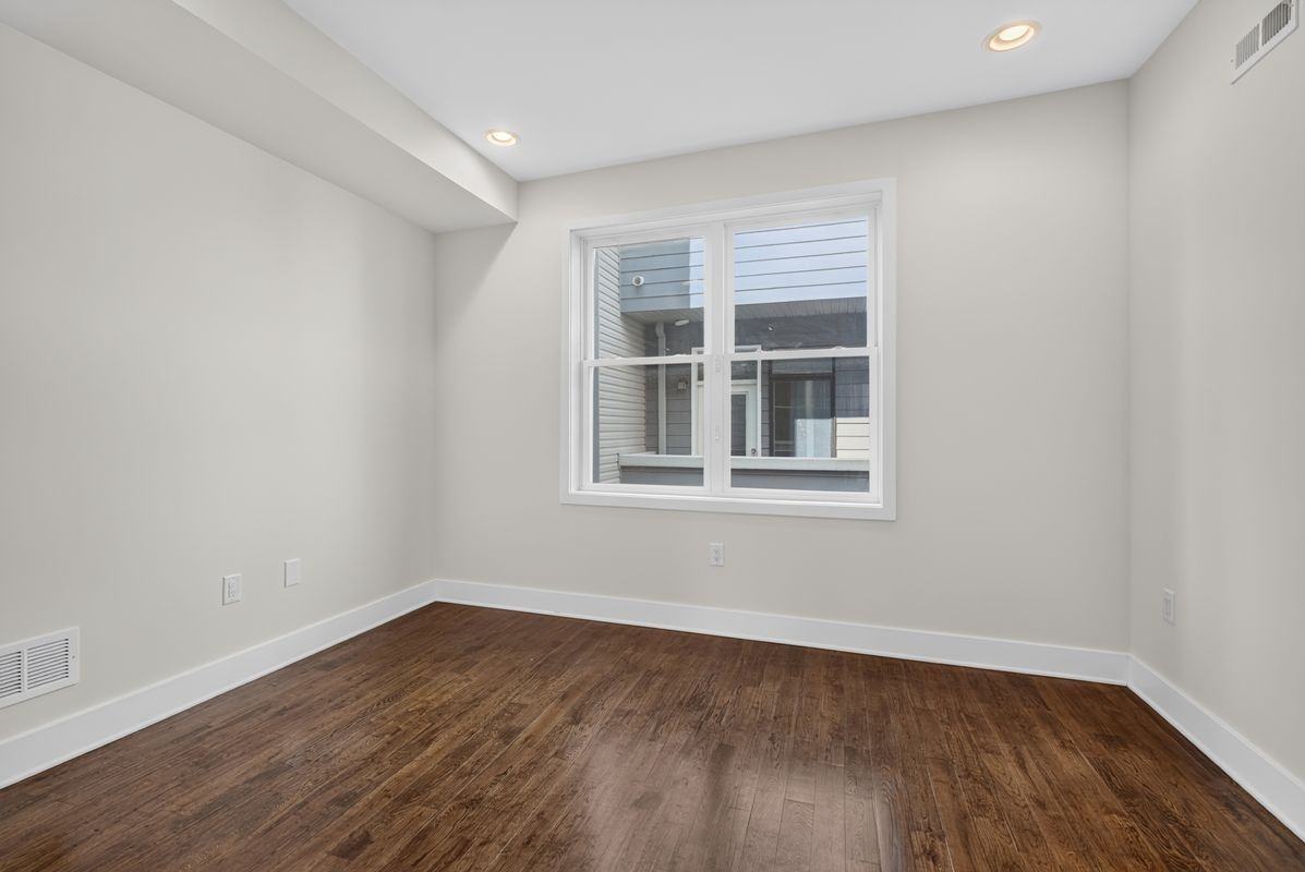 1227 Peters St - Photo 6 of 15