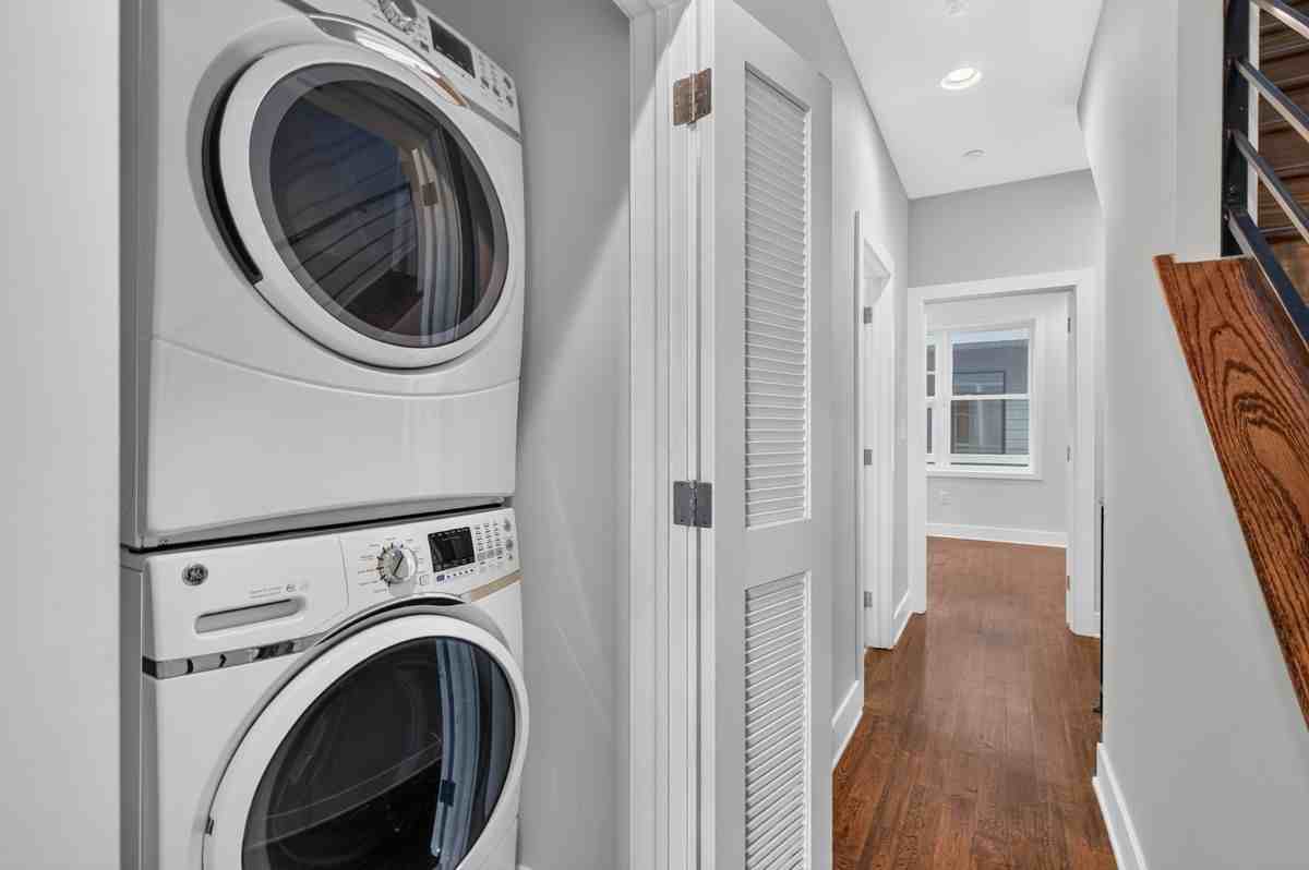 1227 Peters St - Photo 7 of 15