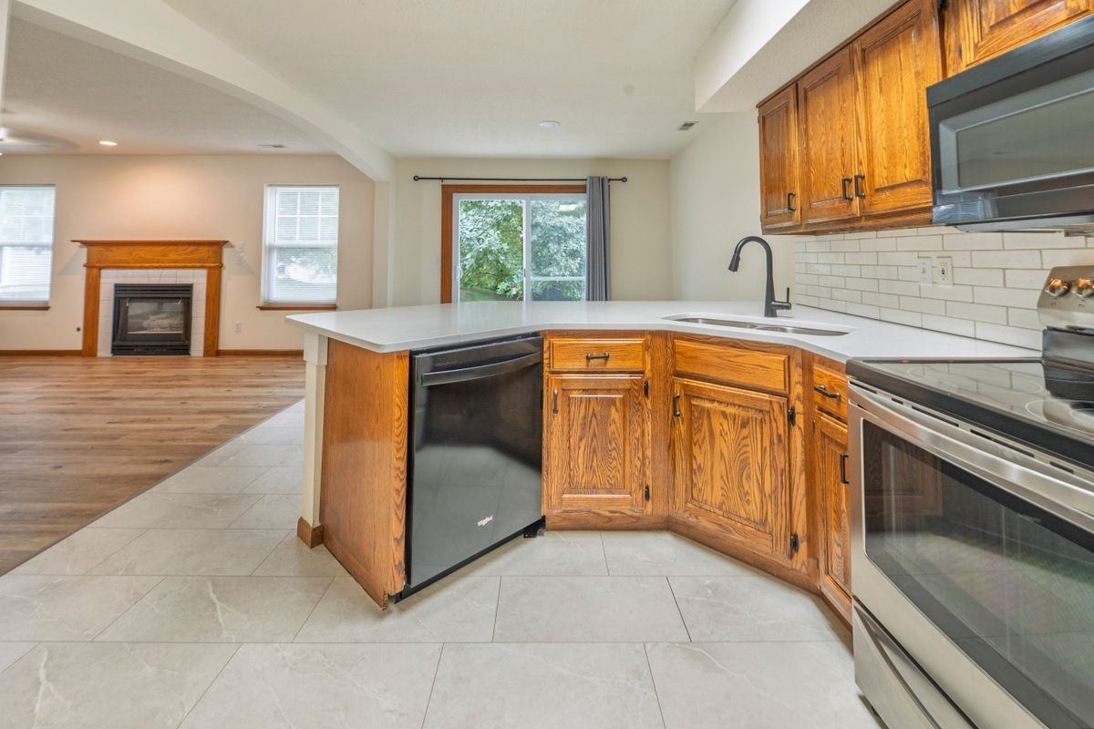 3510 Berkshire Ct - Photo 2 of 16