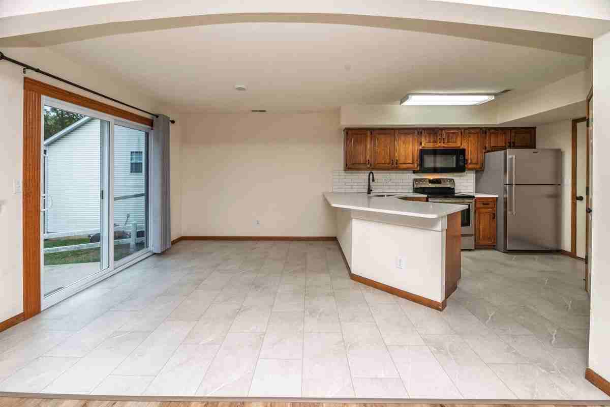 3510 Berkshire Ct - Photo 3 of 16