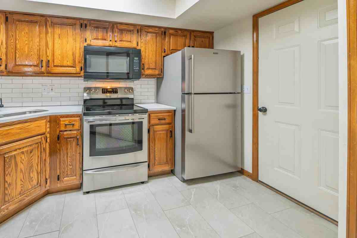 3510 Berkshire Ct - Photo 4 of 16
