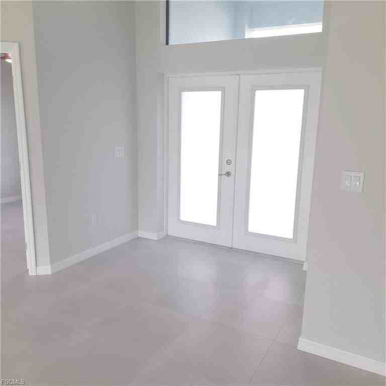 2038 Nw 28th Ave - Photo 3 of 11