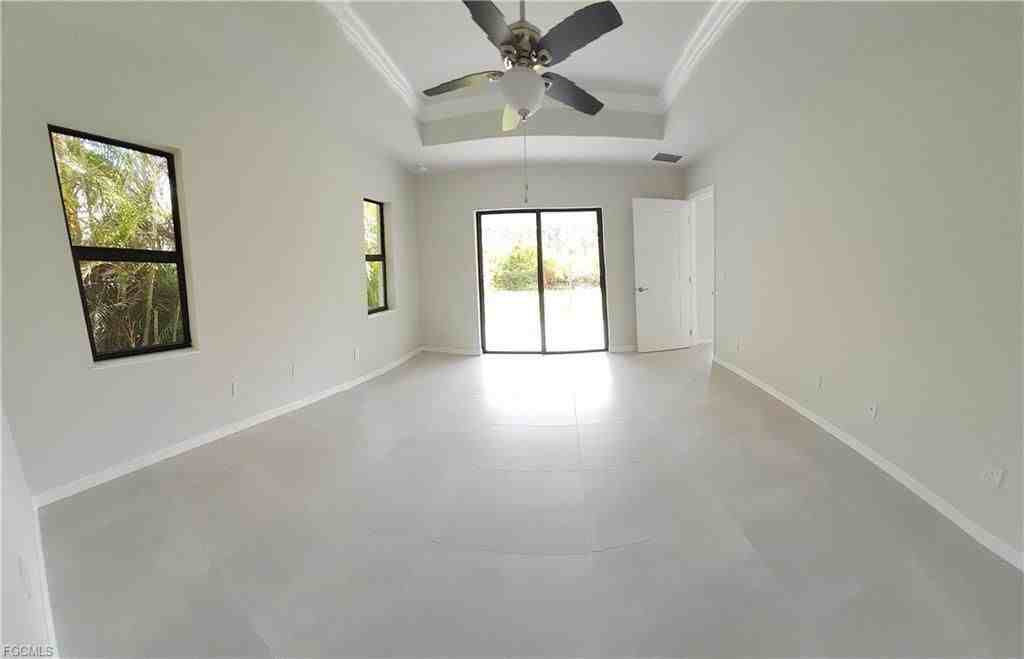 2038 Nw 28th Ave - Photo 5 of 11