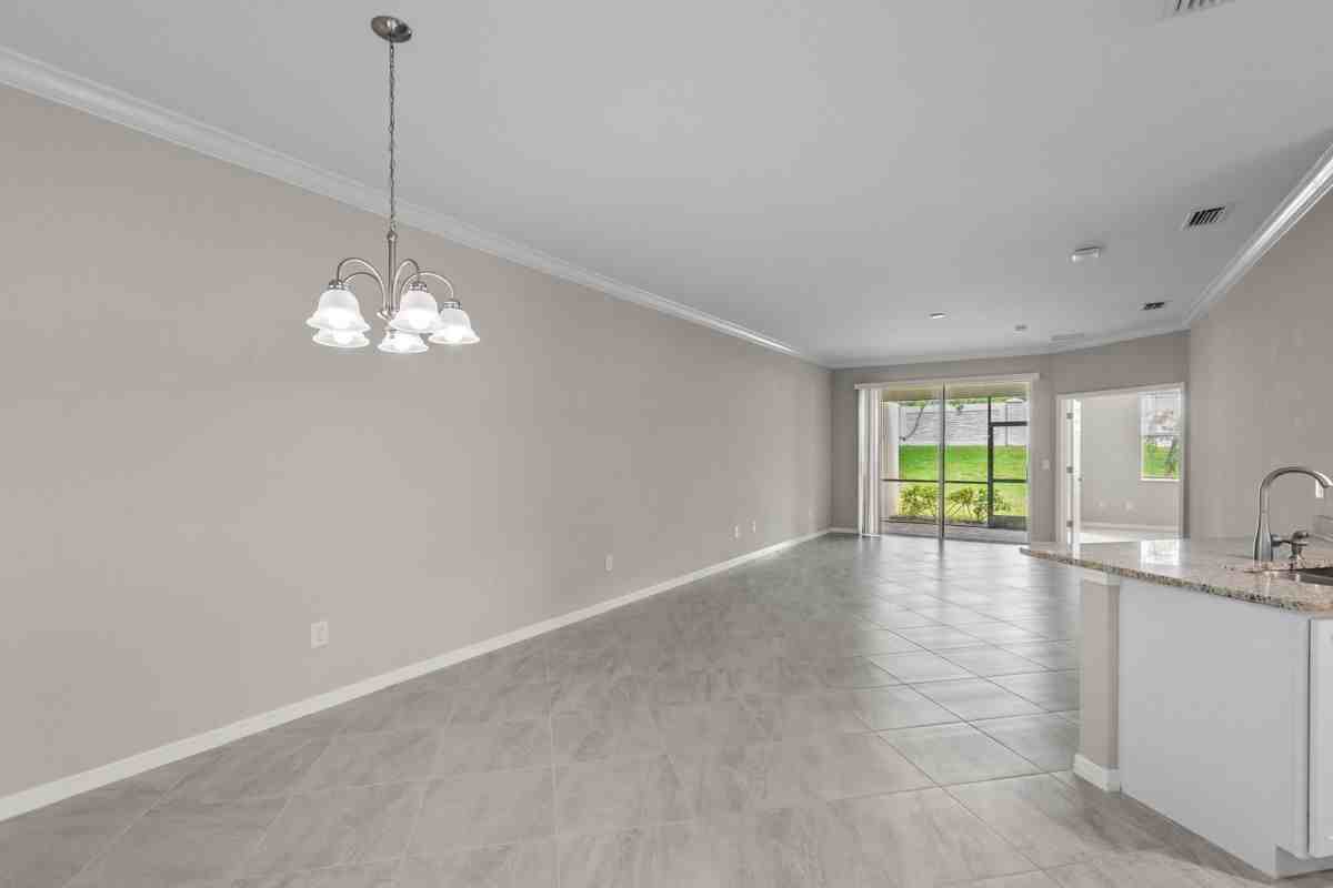 3621 Crimson Ln - Photo 4 of 24
