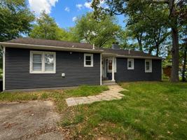 featured image of 7 Lake Dr