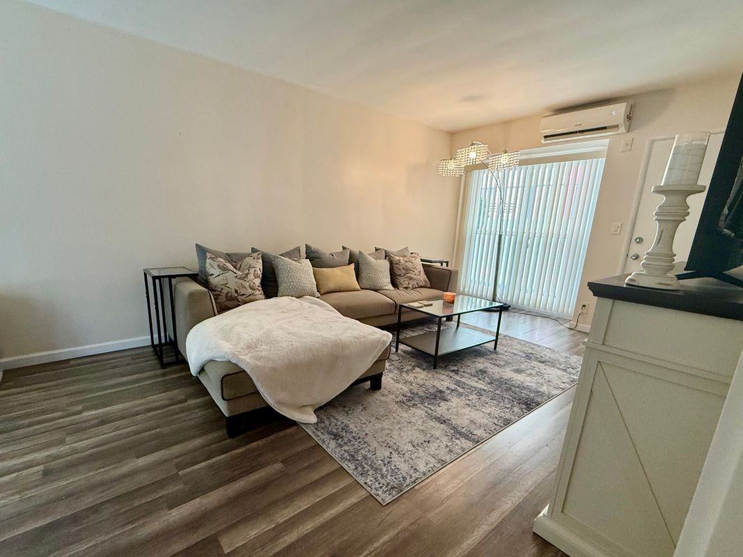 13548 Burbank Blvd - Photo 2 of 25