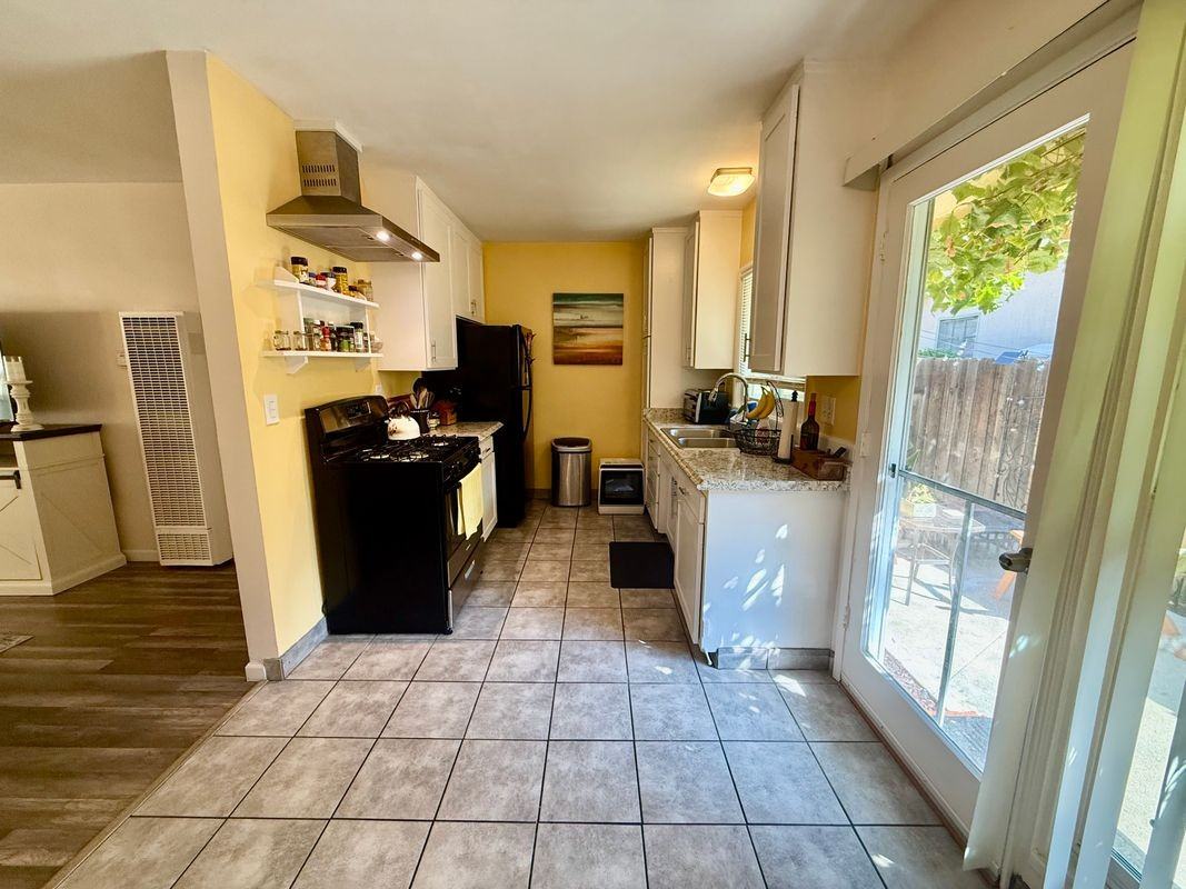 13548 Burbank Blvd - Photo 5 of 25