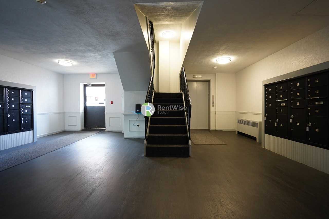 740 E 7th St #10 - Photo 5 of 5