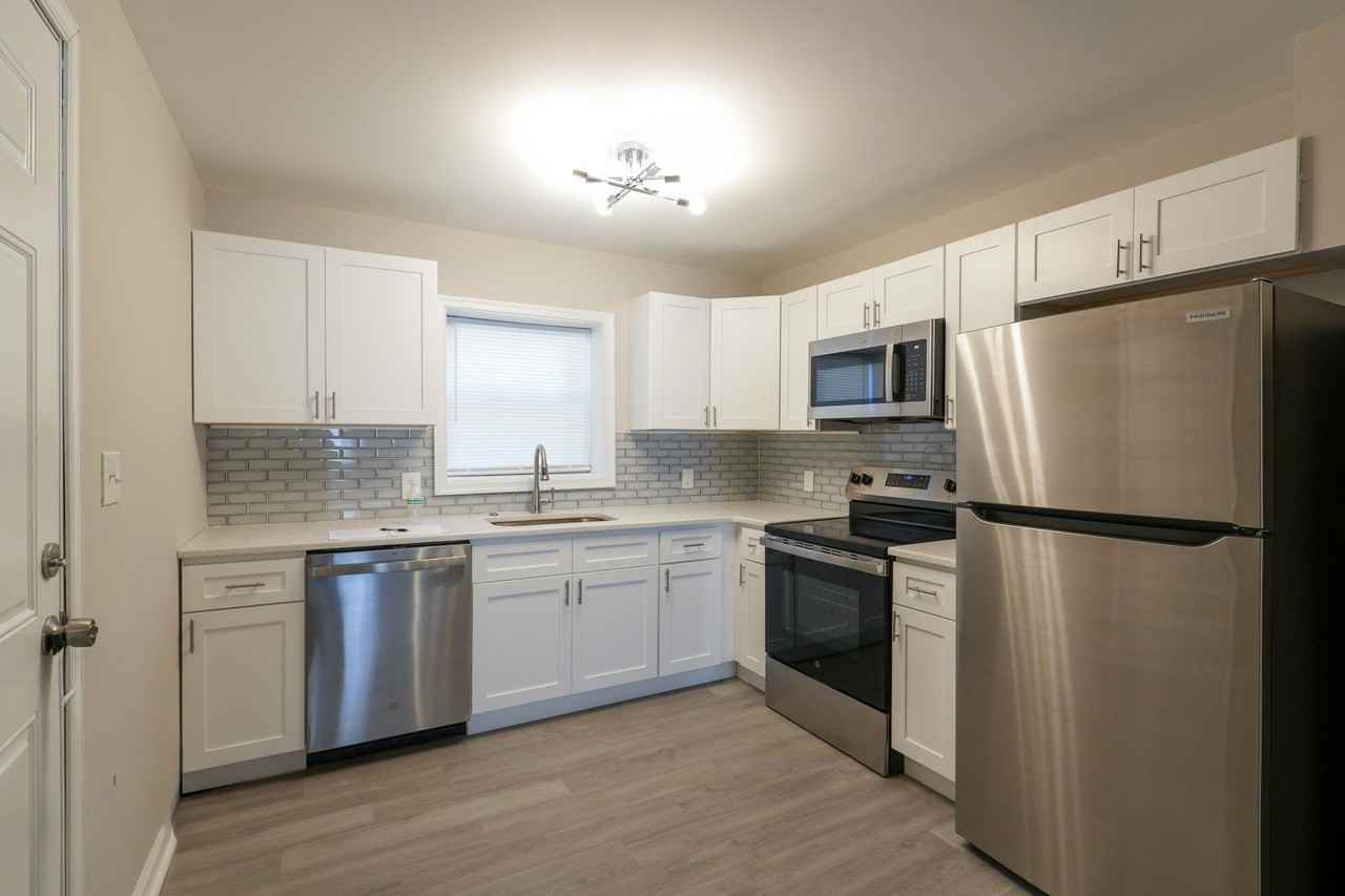 1542 S 27th St - Photo 2 of 25