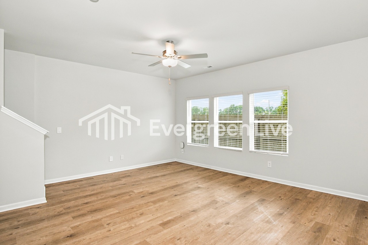 220 Clear Creek Dr Sw - Photo 2 of 15