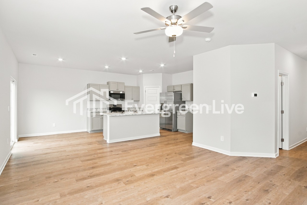 220 Clear Creek Dr Sw - Photo 3 of 15