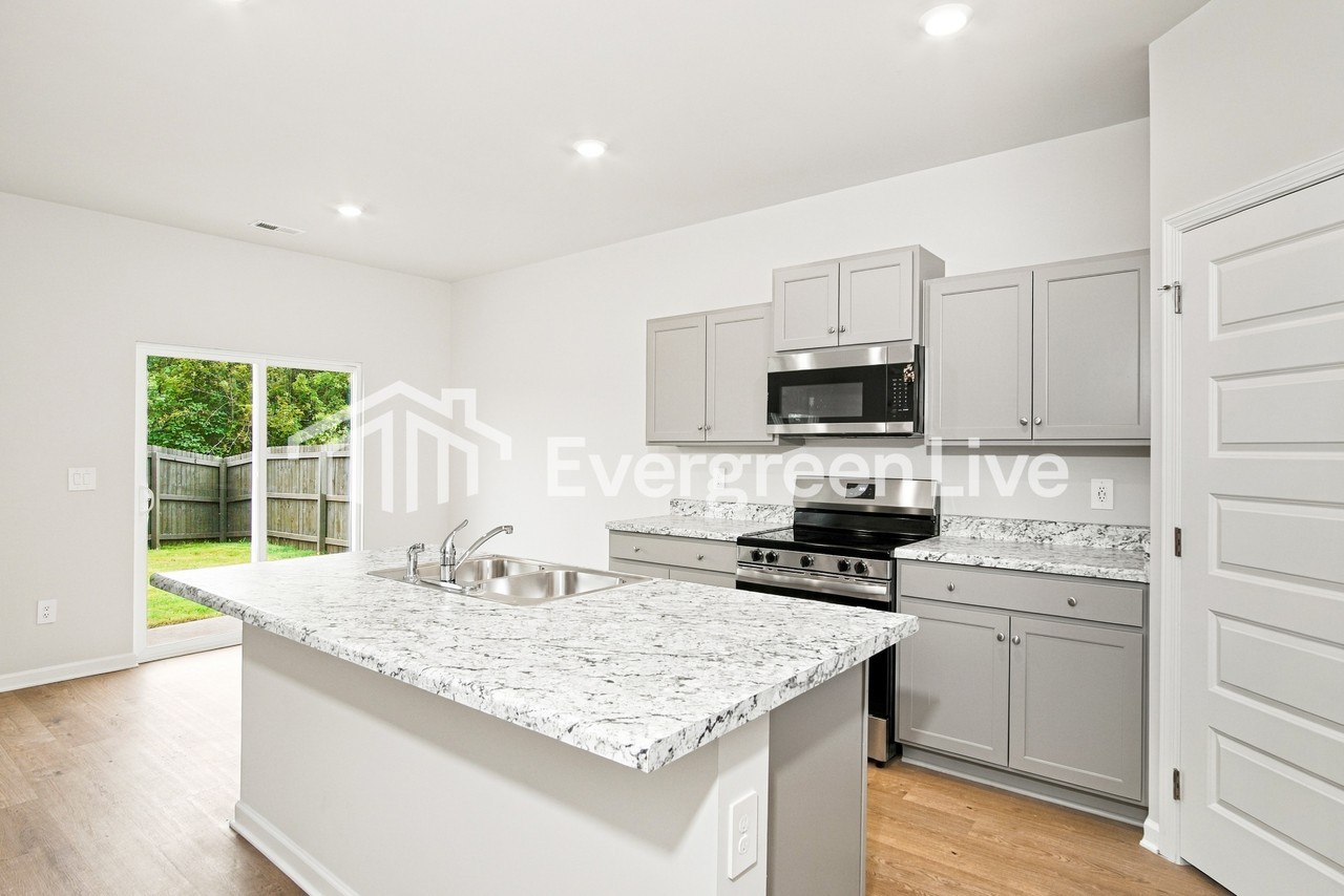 220 Clear Creek Dr Sw - Photo 4 of 15