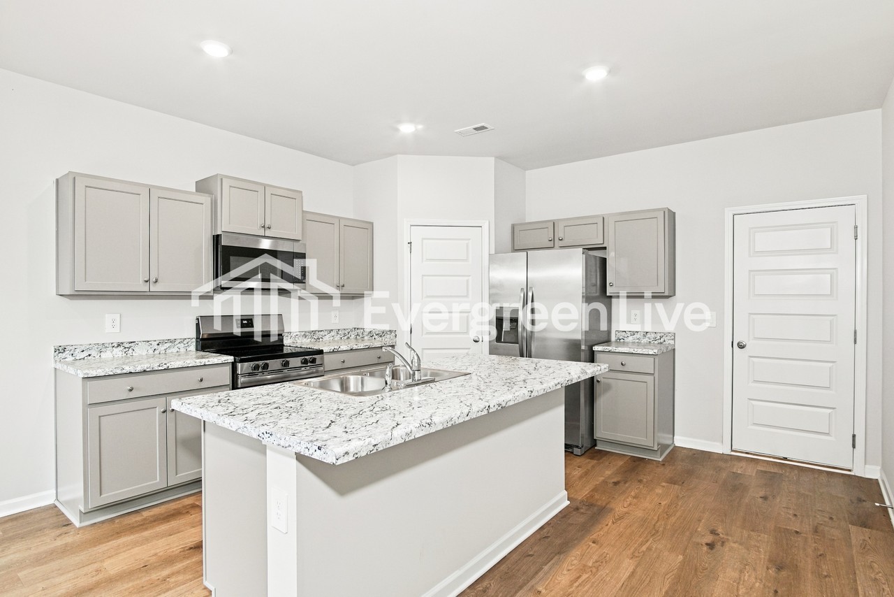 220 Clear Creek Dr Sw - Photo 5 of 15