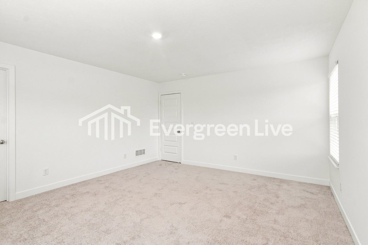925 Drummond Ct - Photo 5 of 15