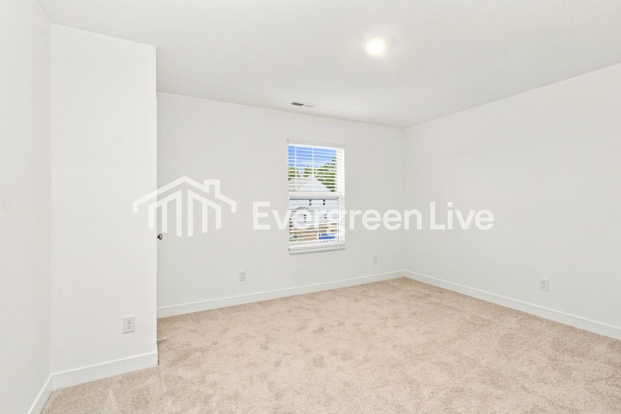 925 Drummond Ct - Photo 7 of 15
