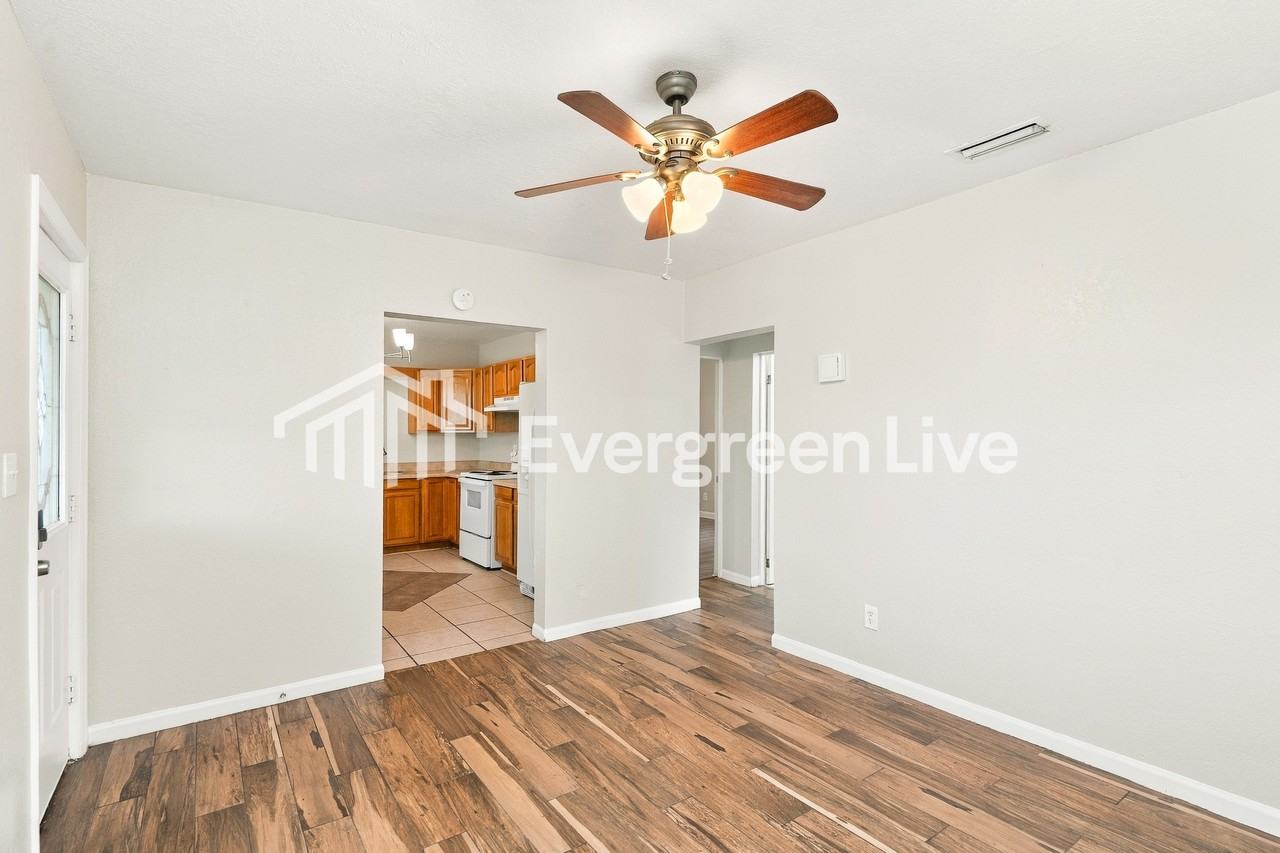 2850 Hickory Rd - Photo 4 of 15