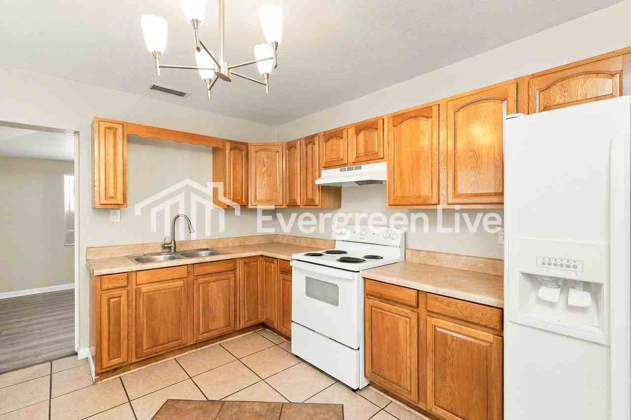 2850 Hickory Rd - Photo 5 of 15