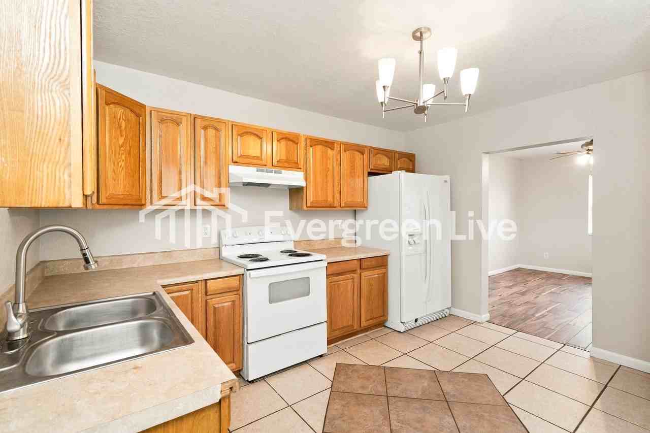 2850 Hickory Rd - Photo 6 of 15